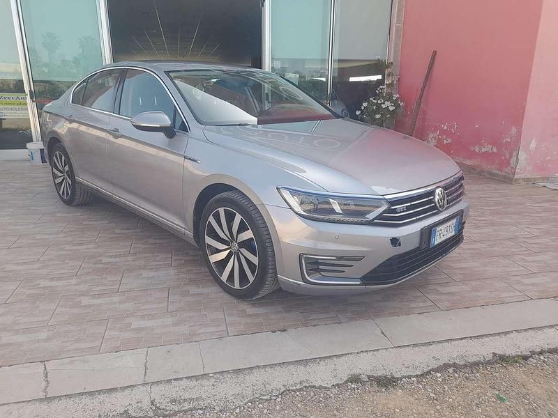 Usata VW Passat GTE 218 CV (160 kW) 2018 Grigio Berlina