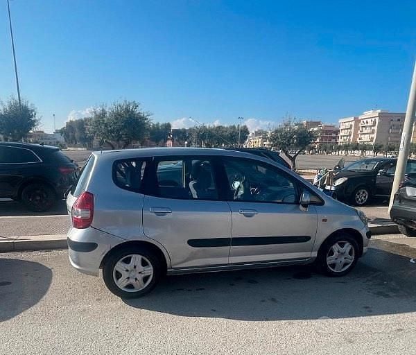 Usata Honda Jazz 78 CV (57 kW) 2003 Grigio Utilitaria