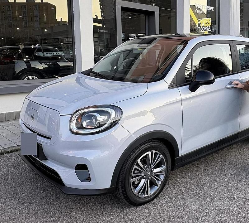 Usata Leapmotor T03 69 kW (95 CV) 2024 Grigio Utilitaria