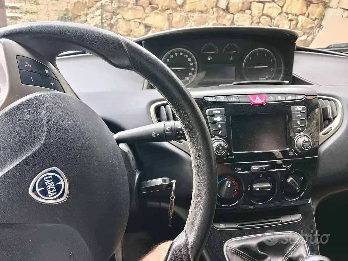Usata Lancia Ypsilon 69 CV (50 kW) 2017 Utilitaria