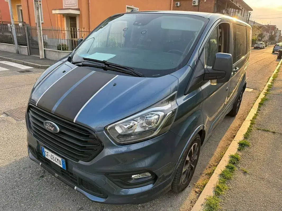 Usata Ford Tourneo 129 CV (94 kW) 2021 Nero Furgone