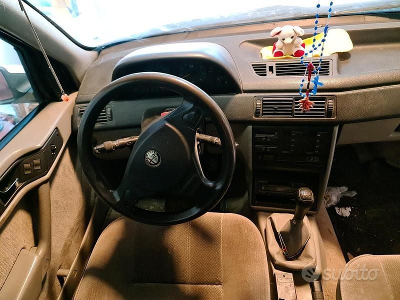 Usata Alfa Romeo 155 140 CV (102 kW) 1997 Bianco Berlina