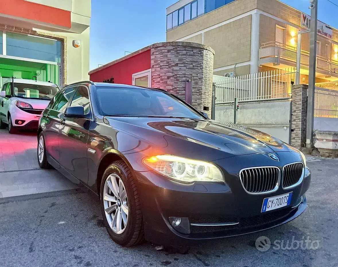 Usata BMW 520 Luxury Line 184 CV (135 kW) 2011 Grigio Station wagon