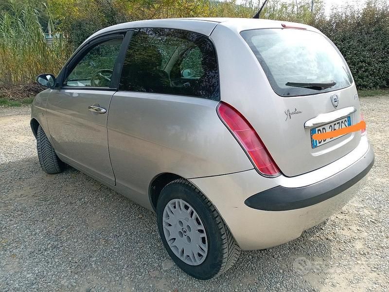 Usata Lancia Ypsilon 69 CV (50 kW) 2006 Grigio Utilitaria