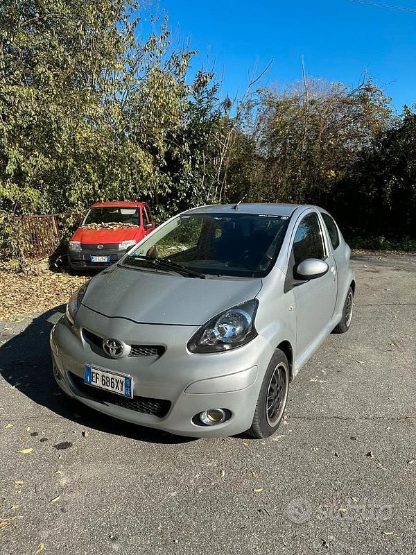 Usata 2011 Toyota Aygo Due volumi | 4200 € (Buon prezzo) - Immagine 1/4