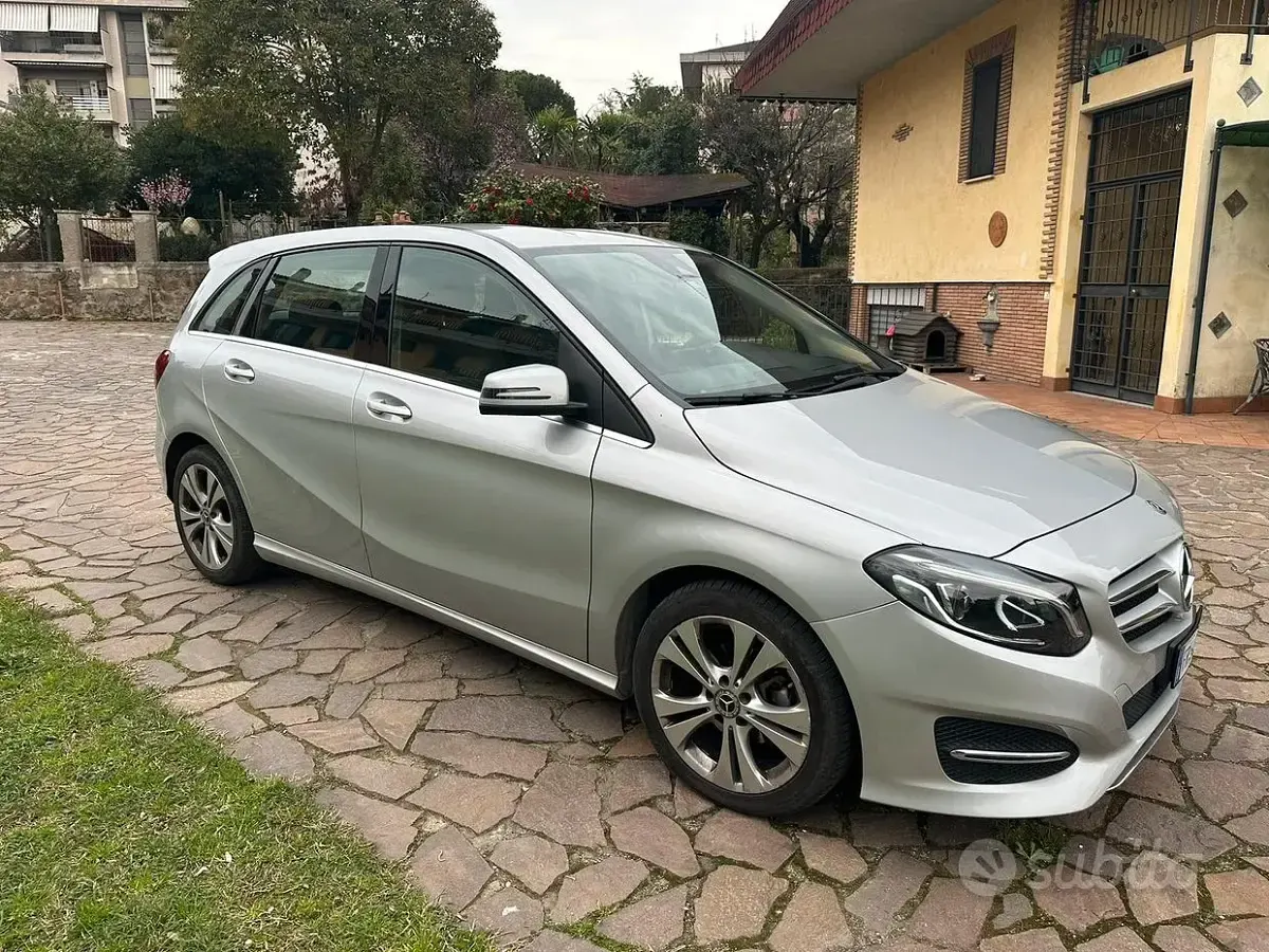 Usata Mercedes B180 109 CV (80 kW) 2018 Grigio Utilitaria