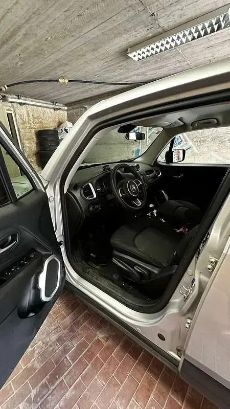 Usata Jeep Renegade Sport 120 CV (88 kW) 2017 Argento SUV