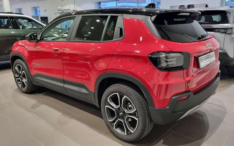 Usata Jeep Avenger Summit 101 CV (74 kW) 2024 Ruby tetto black SUV