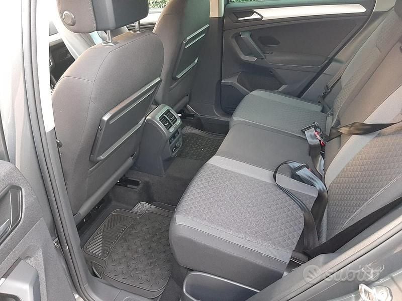 Usata VW Tiguan R-line 150 CV (110 kW) 2020 Grigio SUV