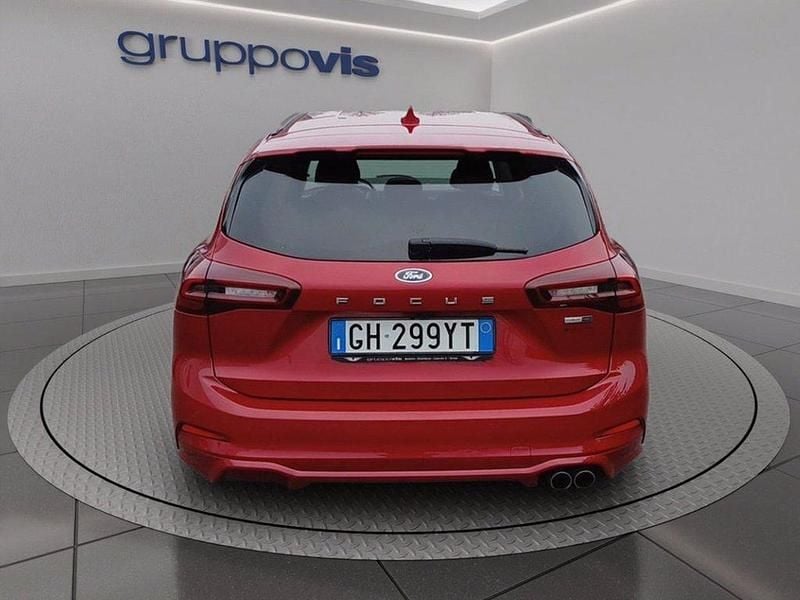 Usata Ford Focus ST-Line X 125 CV (91 kW) 2022 Fantastic red Station wagon