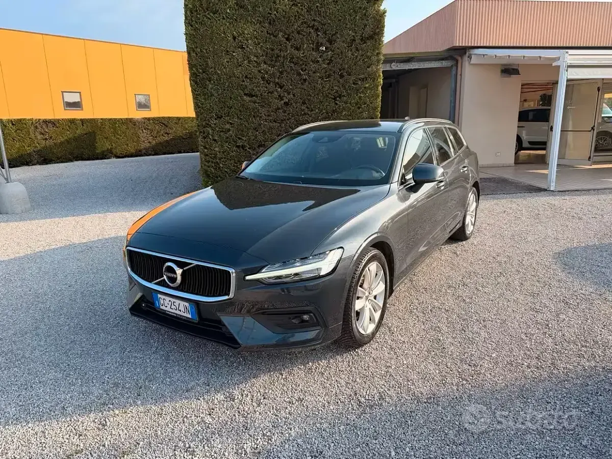 Usata Volvo V60 Business Edition 150 CV (110 kW) 2020 Grigio Station wagon