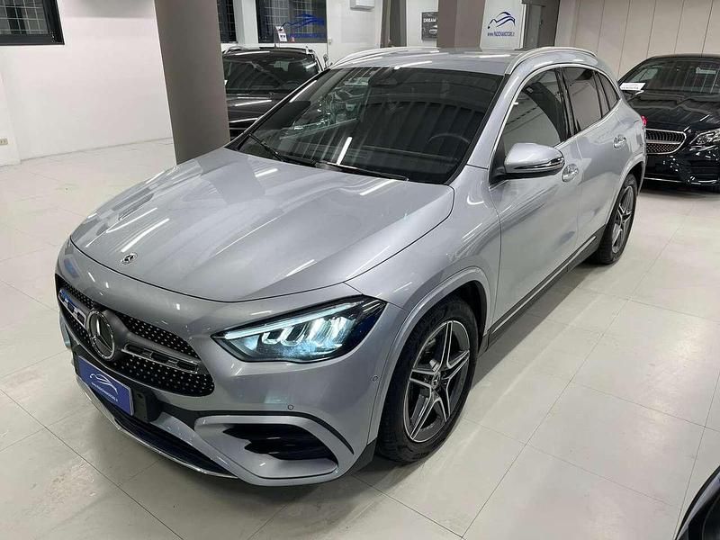 Argento metallizzato Usata 2024 Mercedes GLA200 Premium SUV | 39.700 € (Buon prezzo) - Immagine 1/4