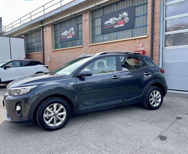 Usata Kia Stonic Style 101 CV (74 kW) 2018 Full grey SUV