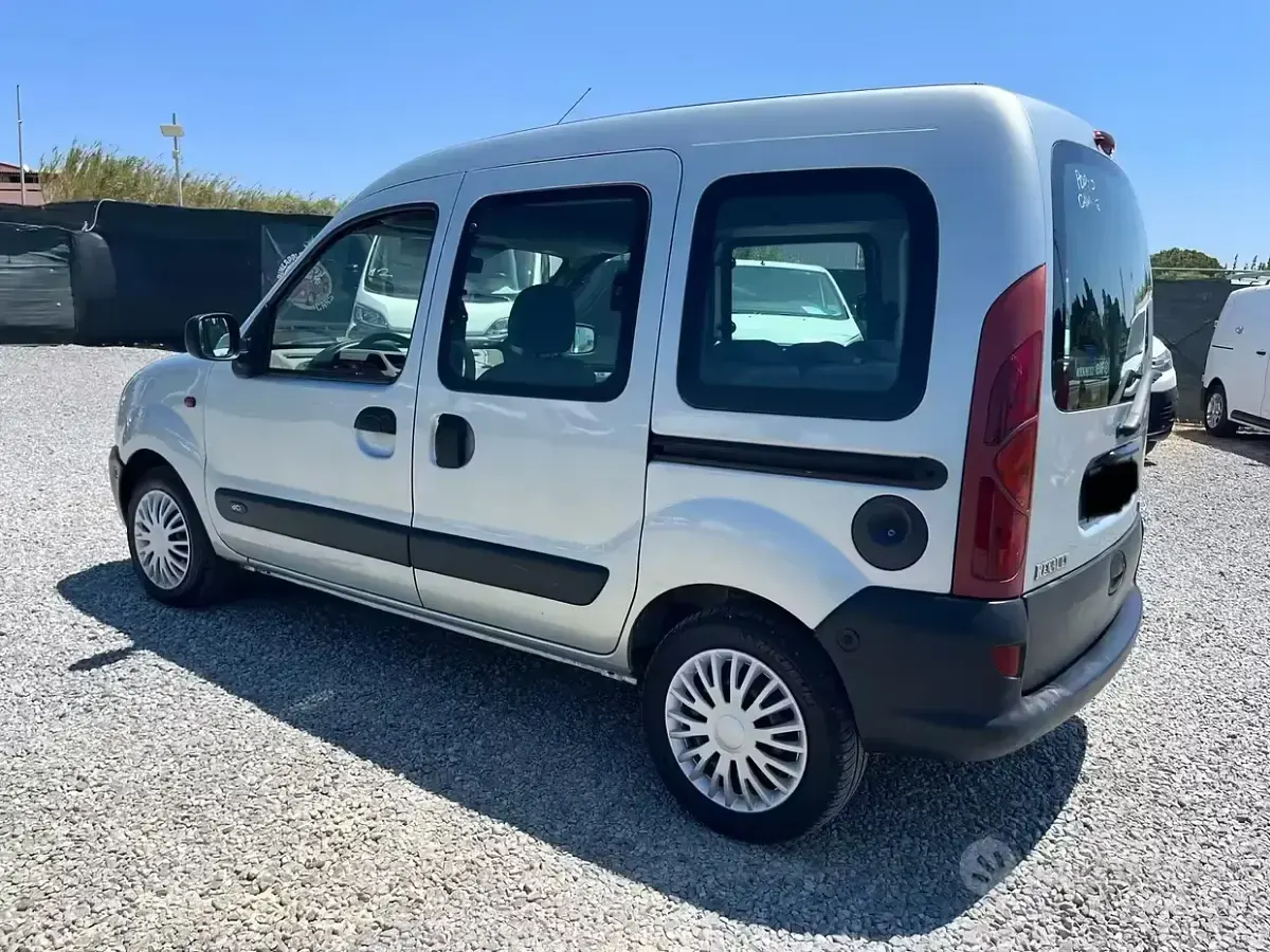 Usata Renault Kangoo 64 CV (47 kW) 2002 Grigio Monovolume