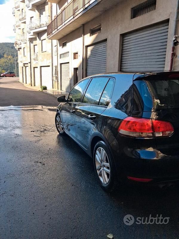 Usata VW Golf VI 110 CV (80 kW) 2010 Nero Utilitaria