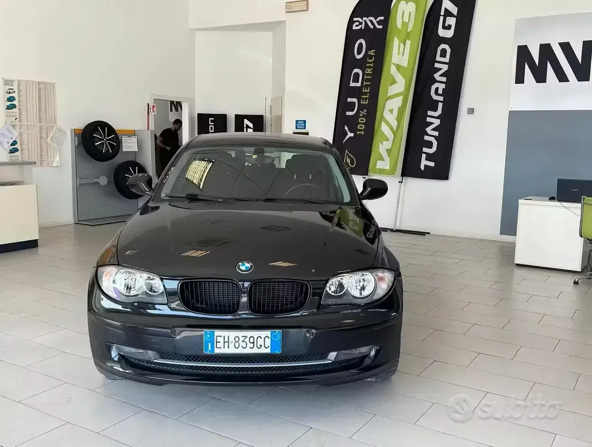 Usata BMW 118 143 CV (105 kW) 2011 Nero Utilitaria