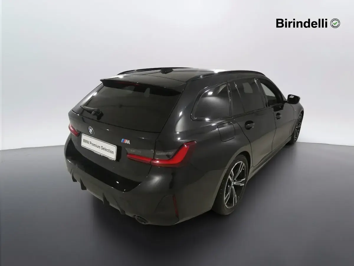 Usata BMW 316 M Sport 2023 Black sapphire metallizzato Station wagon