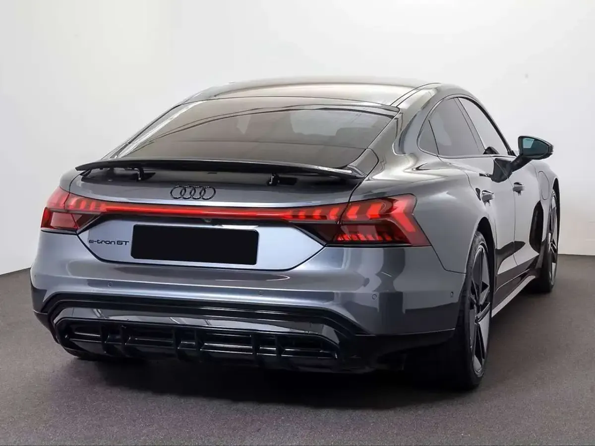 Usata Audi e-tron GT quattro Ambiente 350 kW (476 CV) 2023 Grigio Berlina