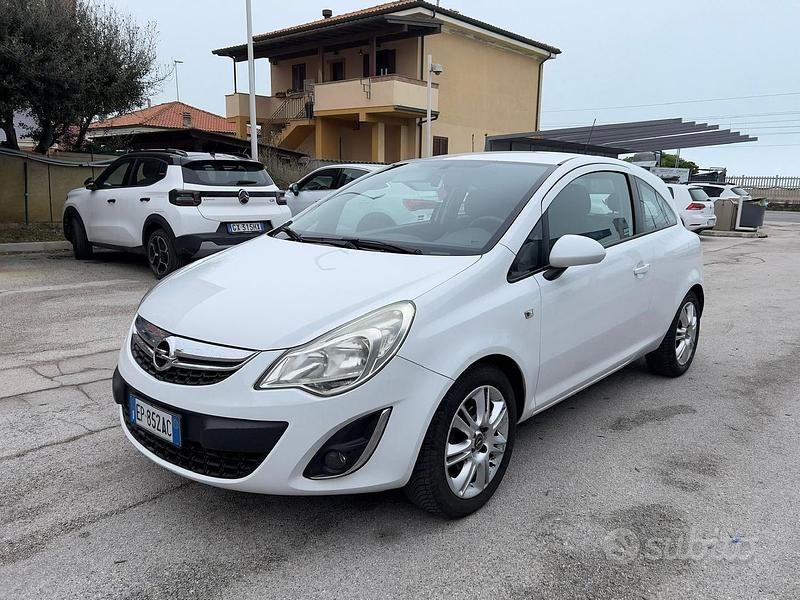 Usata Opel Corsa 86 CV (63 kW) 2012 Bianco Utilitaria