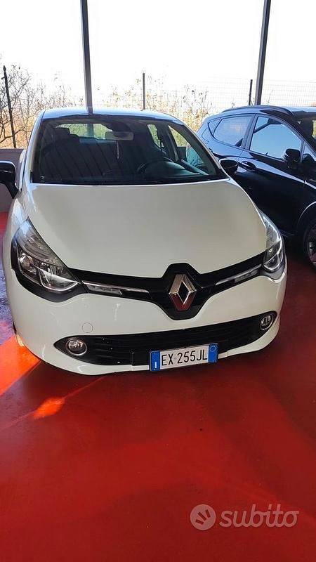 Bianco Usata 2014 Renault Clio IV Tre volumi | 5699 € (Buon prezzo) - Immagine 1/3