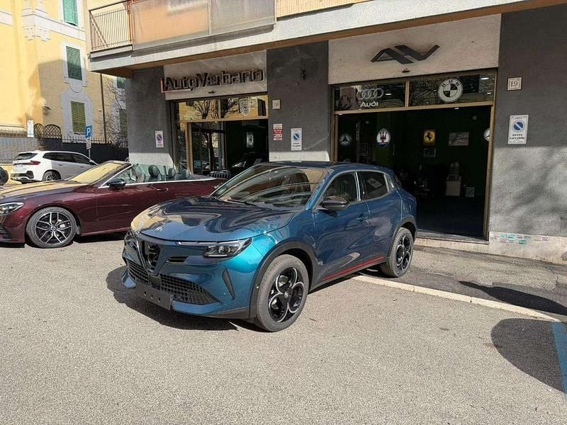Nuova Alfa Romeo Junior Edizione Speciale 145 CV (106 kW) 2026 Blu SUV