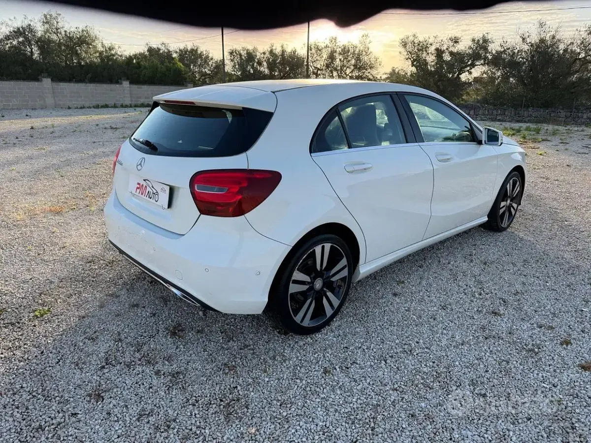 Usata Mercedes A180 109 CV (80 kW) 2016 Bianco Berlina