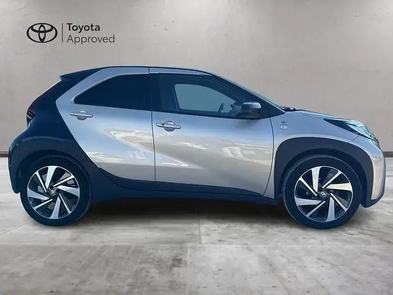 Usata Toyota Aygo X Lounge 72 CV (52 kW) 2022 Beige SUV