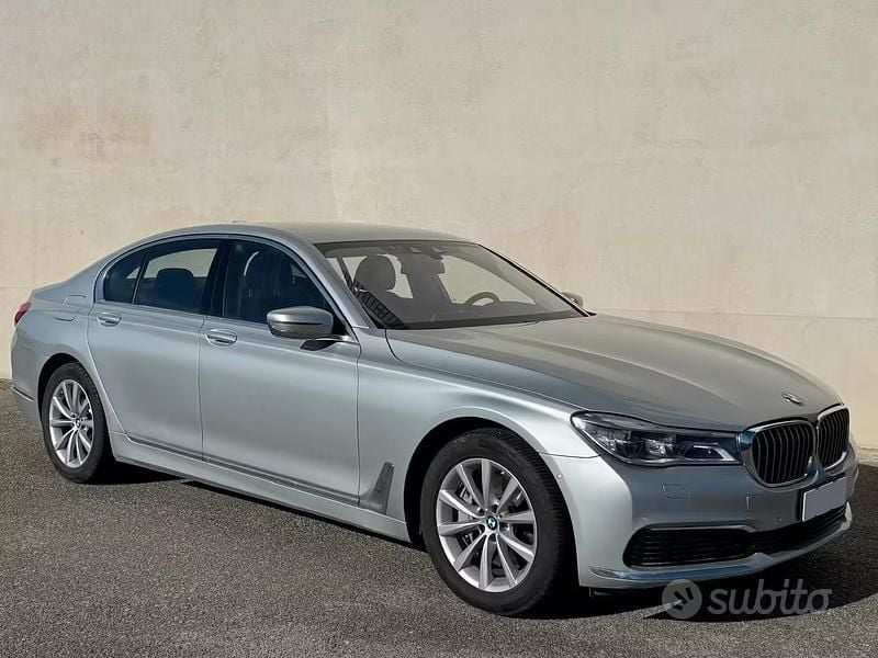 Usata BMW 750 Luxury Line 450 CV (330 kW) 2016 Grigio Berlina