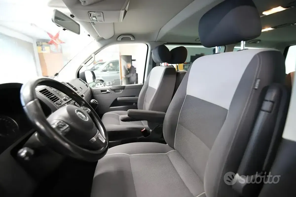 Usata VW Multivan 140 CV (102 kW) 2011 Grigio Monovolume