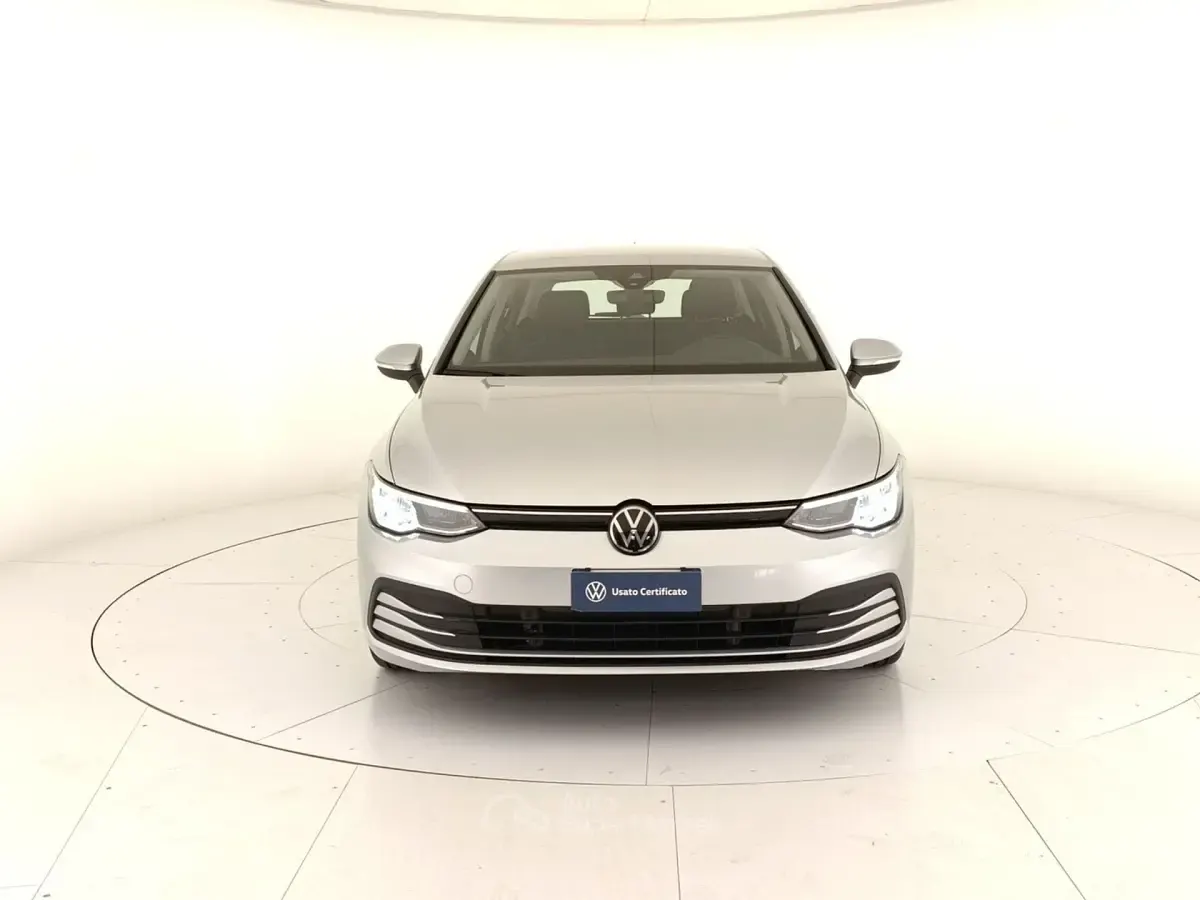 Usata VW Golf VIII Life 116 CV (85 kW) 2024 Argento Berlina