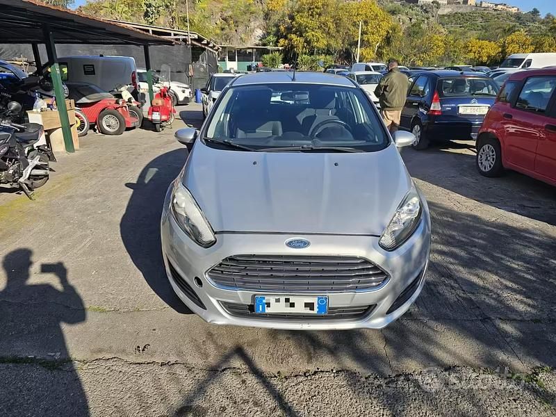 Begagnad Ford Fiesta Titanium 95 HK (69 kW) 2015 Grå Sedan