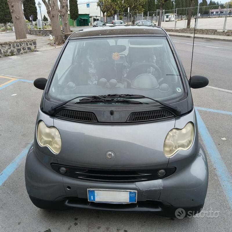 Usata 2004 Smart ForTwo Coupé Utilitaria | 2500 € (Buon prezzo) - Immagine 1/4