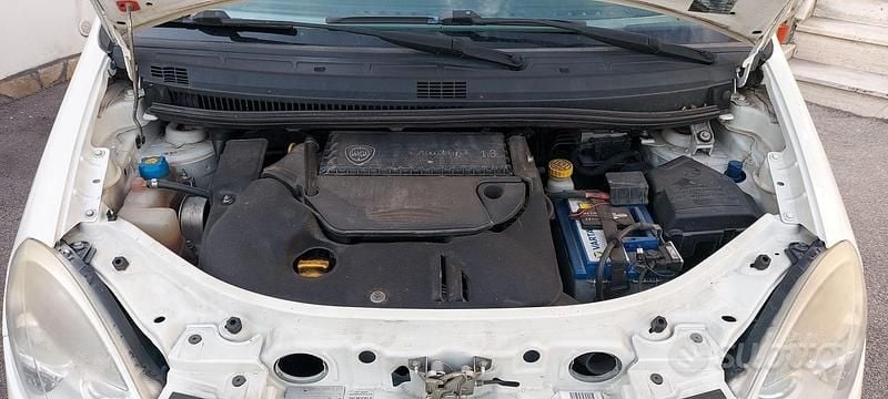 Usata Lancia Musa 95 CV (69 kW) 2012 Bianco Monovolume