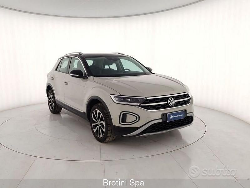 Usata VW T-Roc Style 110 CV (80 kW) 2023 Grigio metallizzato SUV