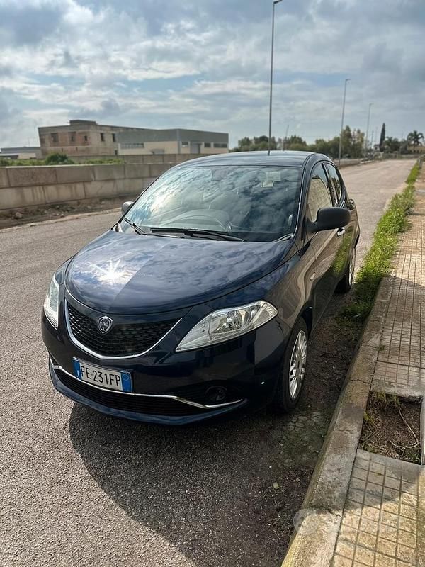 Usata Lancia Ypsilon 69 CV (50 kW) 2016 Utilitaria