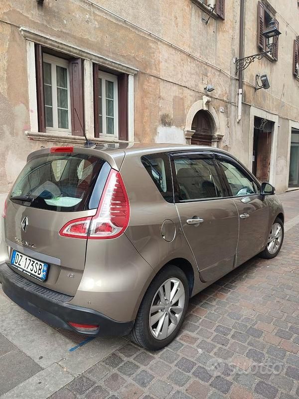Usata Renault Scénic III Dynamique 110 CV (80 kW) 2010 Grigio Monovolume