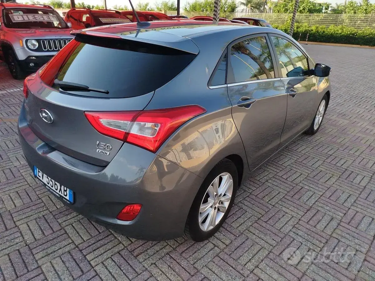 Usata Hyundai i30 Style 128 CV (94 kW) 2014 Grigio Berlina