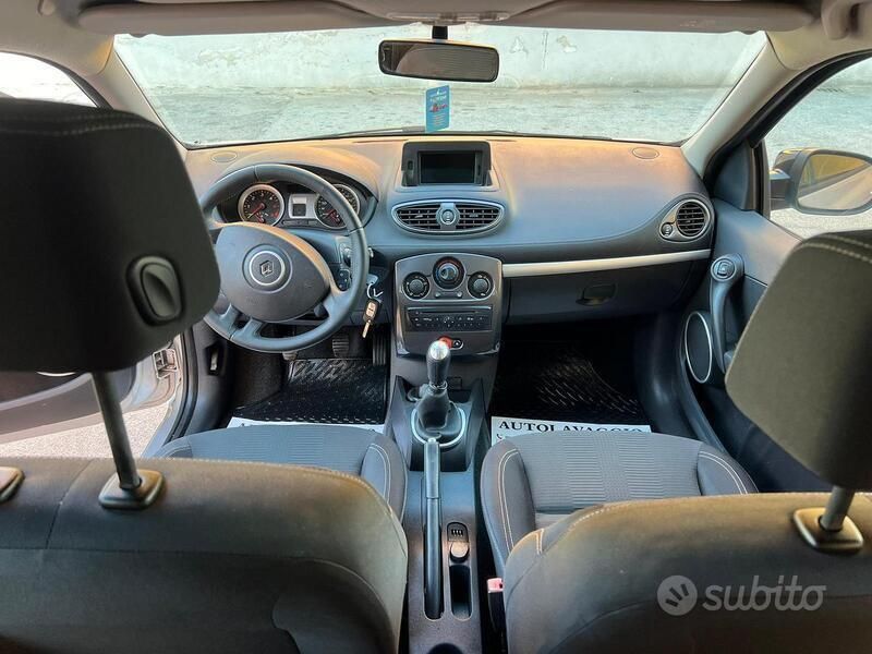 Usata Renault Clio II 75 CV (55 kW) 2011 Grigio Utilitaria