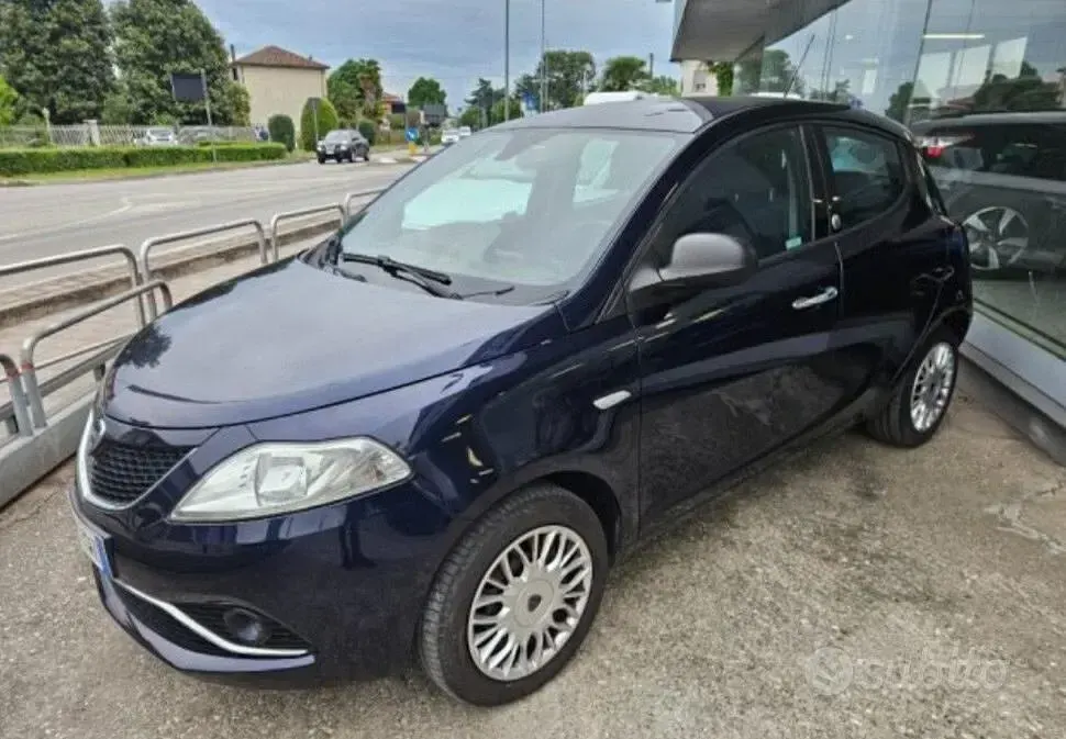 Usata Lancia Ypsilon 69 CV (50 kW) 2016 Bluazzurro Utilitaria