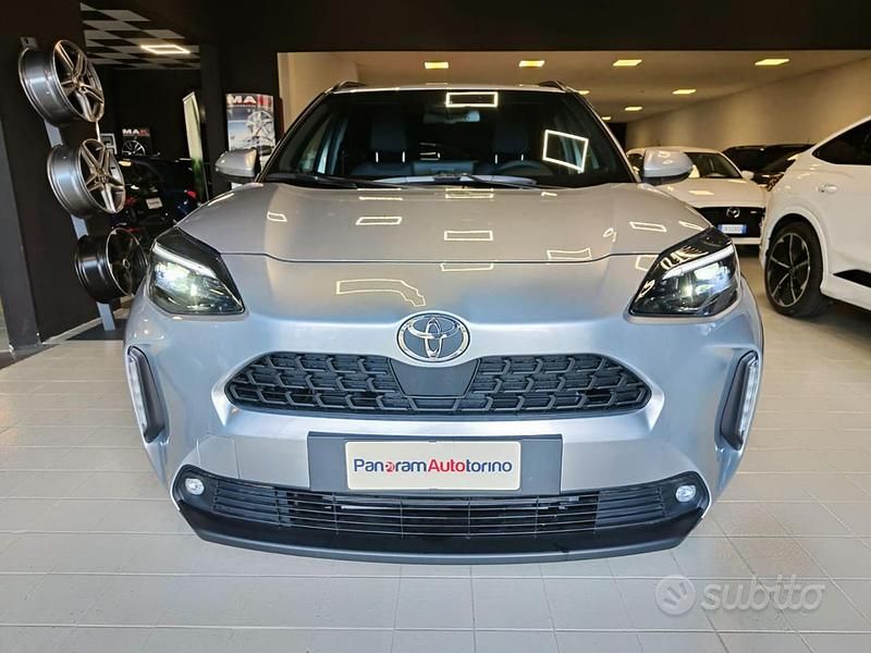Nuova Toyota Yaris Cross 130 CV (95 kW) 2025 Grigio scuro SUV
