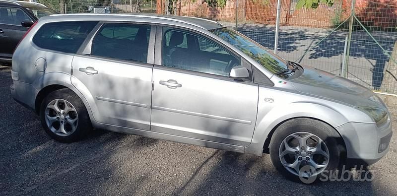 Usata Ford Focus 90 CV (66 kW) 2007 Grigio Station wagon