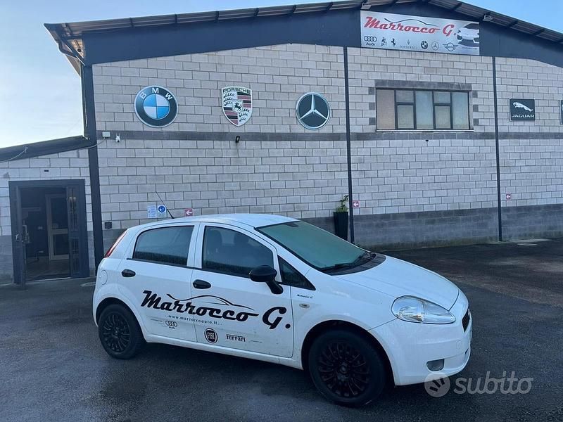 Usata Fiat Punto Active 59 CV (43 kW) 2010 Bianco Berlina