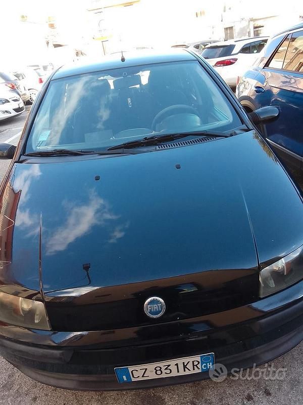 Usata 2003 Fiat Punto Tre volumi | 600 € (Ottimo prezzo) - Immagine 1/4