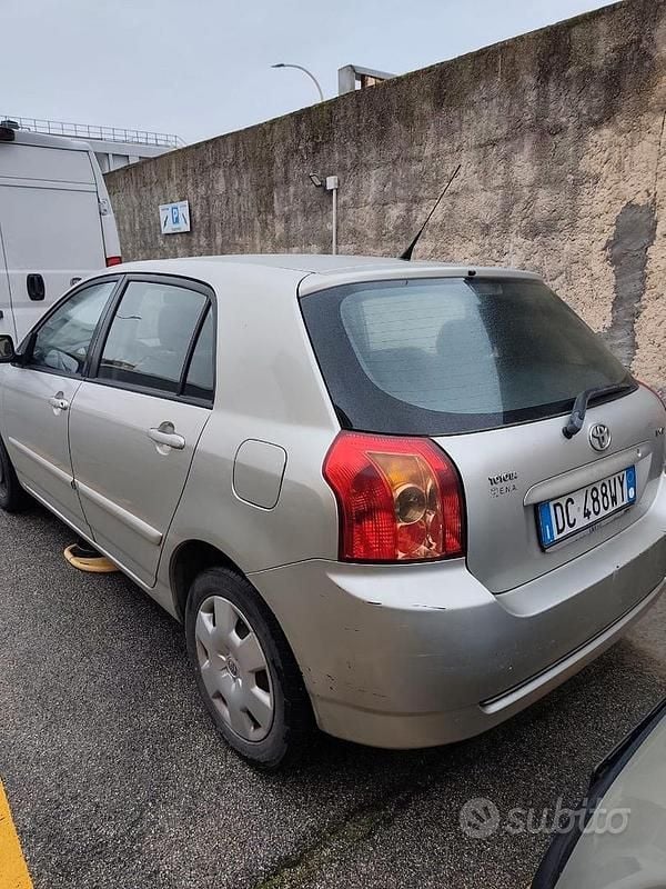 Usata Toyota Corolla 90 CV (66 kW) 2006 Grigio Berlina