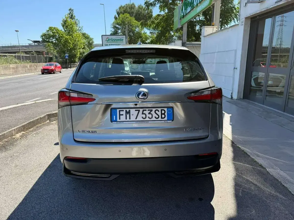 Usata Lexus NX300h 155 CV (114 kW) 2017 Grigio SUV