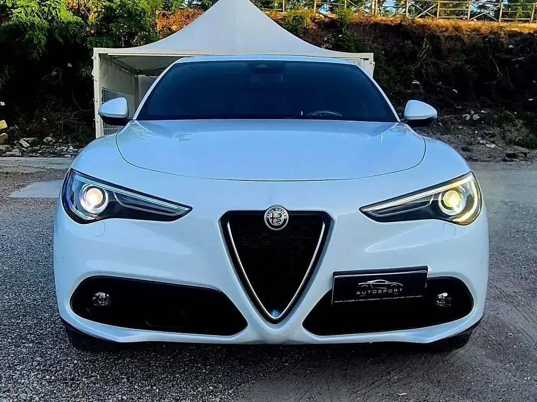 Usata Alfa Romeo Stelvio Ti 209 CV (153 kW) 2022 Bianco SUV