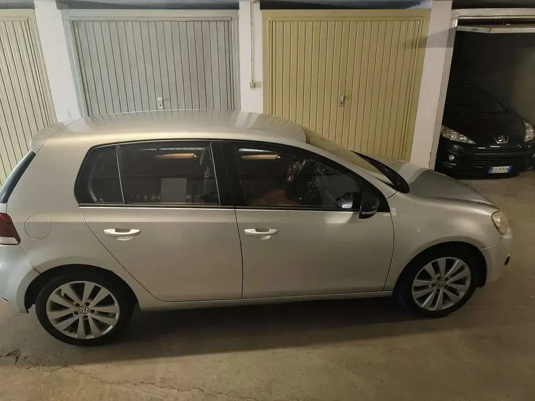 Usado VW Golf VI Highline 140 CV (102 kW) 2010 Plateado Utilitario