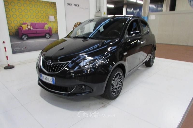 Usata Lancia Ypsilon Gold 70 CV (51 kW) 2021 Nero Utilitaria