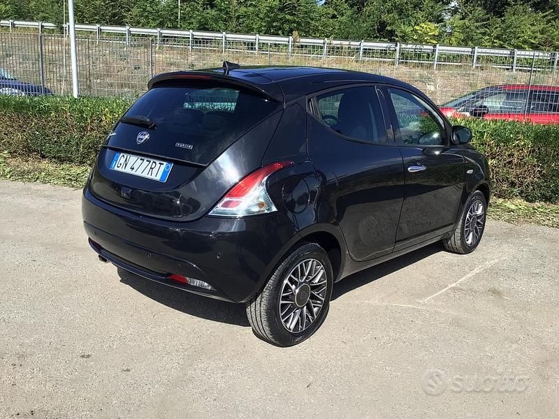 Usata Lancia Ypsilon 70 CV (51 kW) 2023 Nero Utilitaria