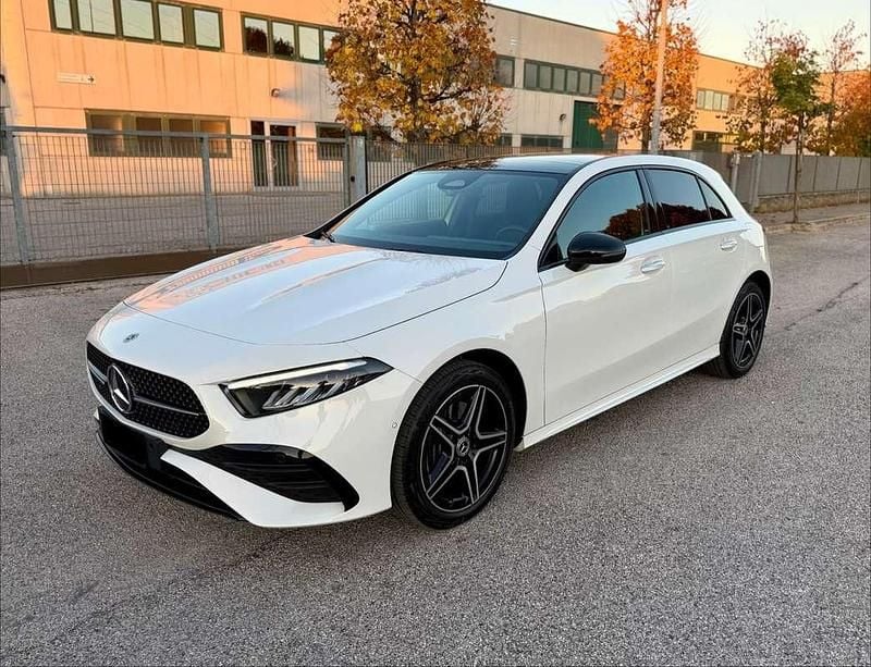 Bianco Usata 2024 Mercedes A250 AMG line Tre volumi | 39.500 € (Molto cara) - Immagine 1/4